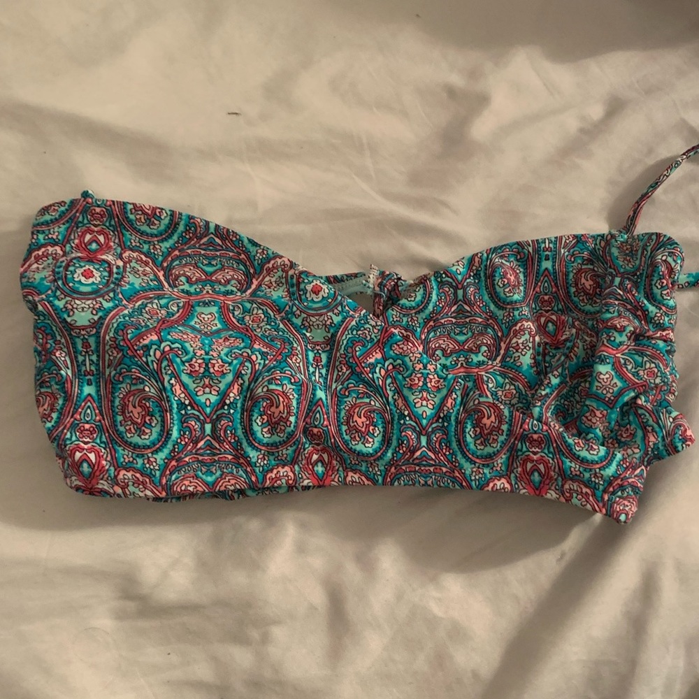 Strapless patterned bikini top